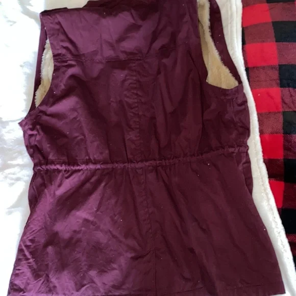C’EST TOI MAROON CARGO UTILITY FUR LINED VEST - Picture 5 of 9